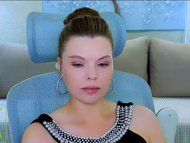 AureliaFly live cam on BongaCams