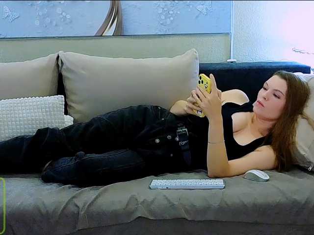AureliaFly live cam on BongaCams