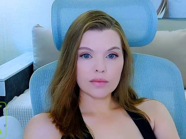 AureliaFly live cam on BongaCams
