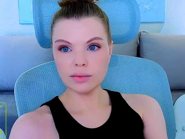 AureliaFly live cam on BongaCams