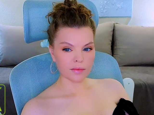 AureliaFly live cam on BongaCams