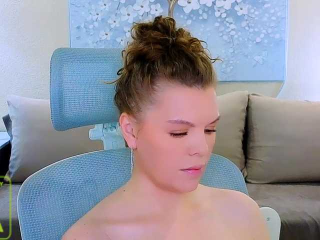 AureliaFly live cam on BongaCams