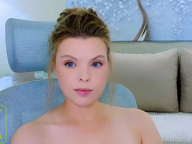 AureliaFly live cam on BongaCams