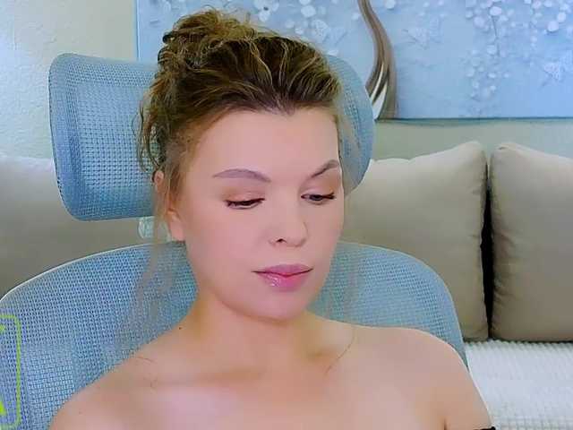 AureliaFly live cam on BongaCams