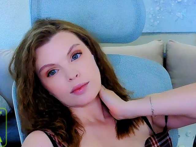 AureliaFly live webcam show
