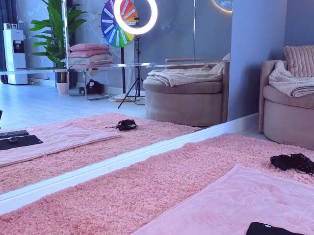 le modèle SpoilM3Mor3 est en webcam porno dans un show sur le site bongacams, il possède les tags suivants: White/Caucasian,Blonde,Shaved