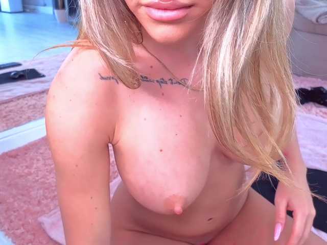 le modèle SpoilM3Mor3 est en webcam porno dans un show sur le site bongacams, il possède les tags suivants: White/Caucasian,Blonde,Shaved