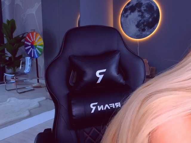 le modèle SpoilM3Mor3 est en webcam porno dans un show sur le site bongacams, il possède les tags suivants: White/Caucasian,Blonde,Shaved