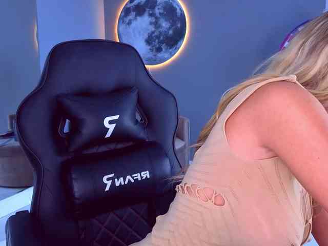 SpoilM3Mor3 webcam