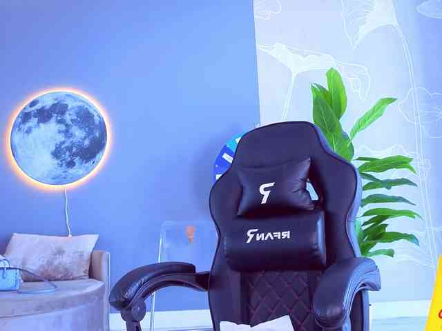 SpoilM3Mor3 webcam