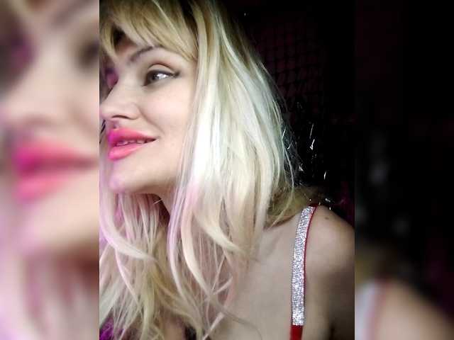 Freya-Milf live webcam show