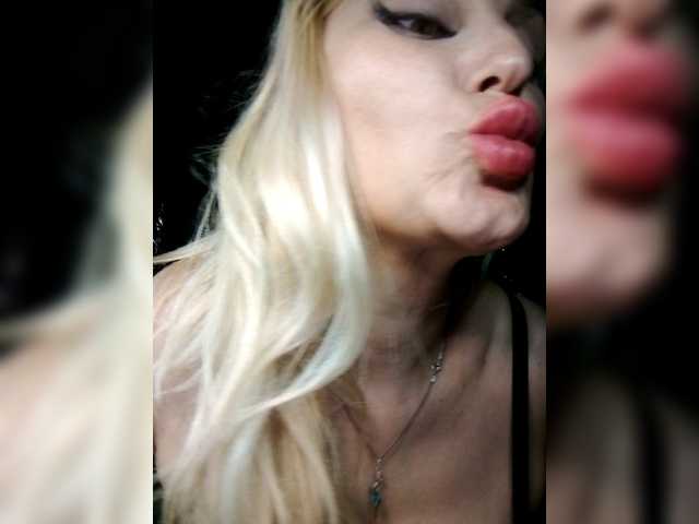 Freya-Milf live cam on BongaCams