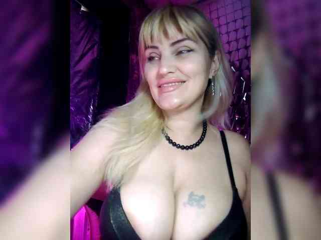 Freya-Milf webcam