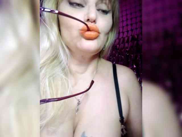 Freya-Milf webcam