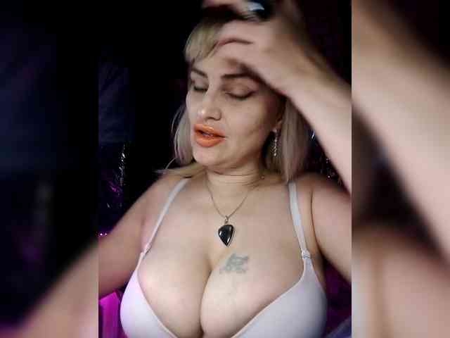 Freya-Milf webcam