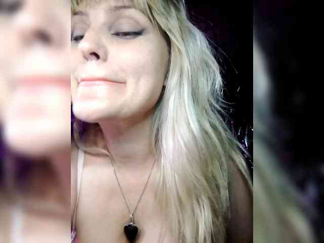 Freya-Milf webcam