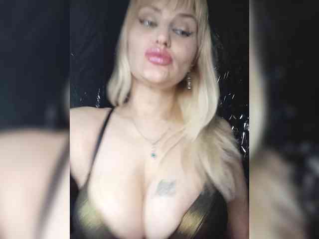 Freya-Milf webcam