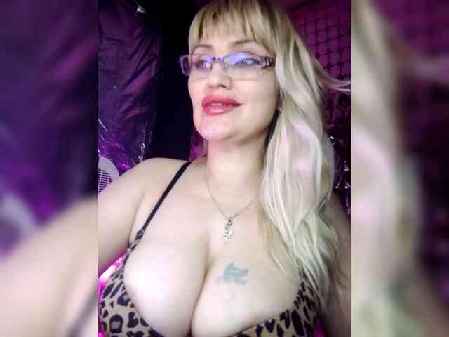 Freya-Milf webcam