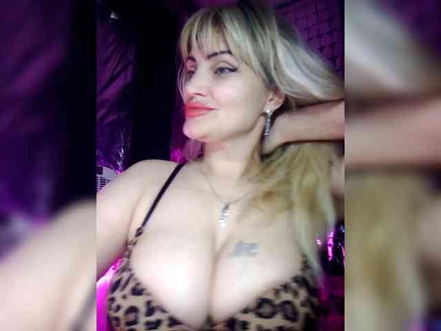 Freya-Milf webcam