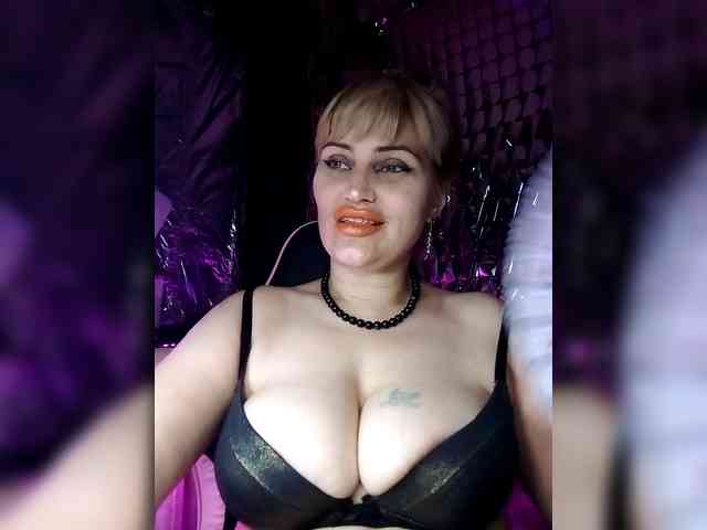 Freya-Milf Live Webcam on BongaCams