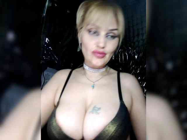 Freya-Milf webcam