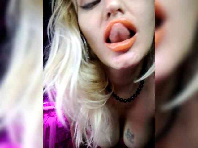 Freya-Milf webcam
