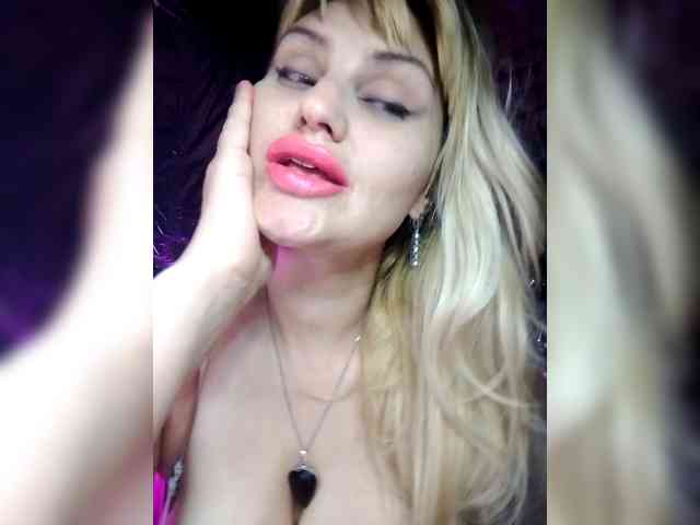 Freya-Milf webcam