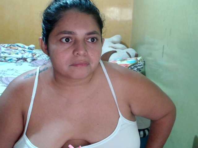 mia-naughty live cam on BongaCams
