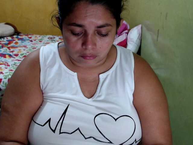 mia-naughty live cam on BongaCams