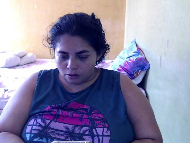 mia-naughty live cam preview