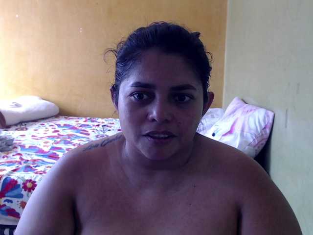 mia-naughty live cam on BongaCams