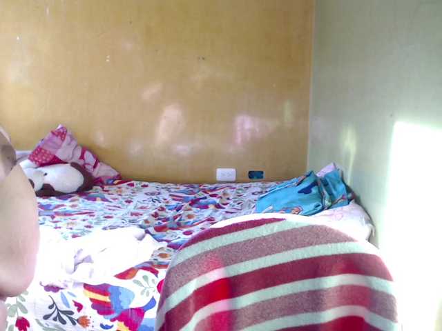mia-naughty live cam on BongaCams