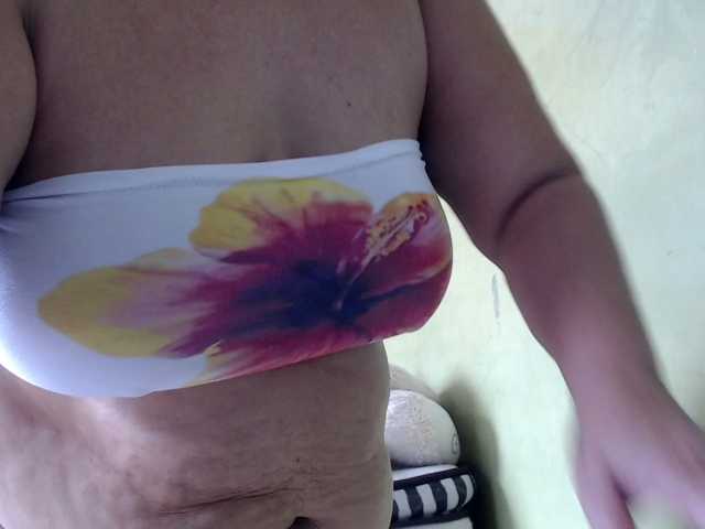 mia-naughty live cam on BongaCams