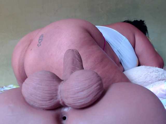 mia-naughty live cam on BongaCams