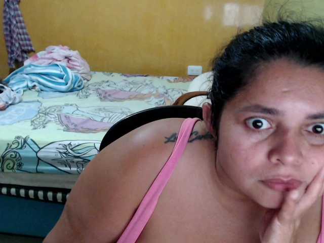 mia-naughty live cam on BongaCams