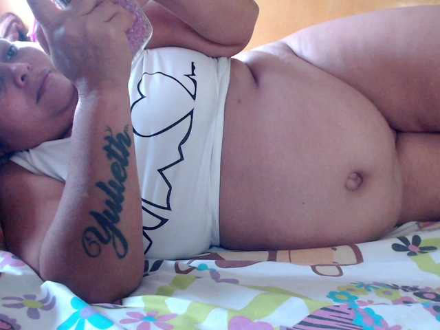 mia-naughty live cam on BongaCams