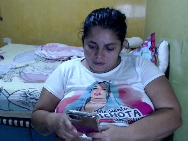 mia-naughty live cam on BongaCams