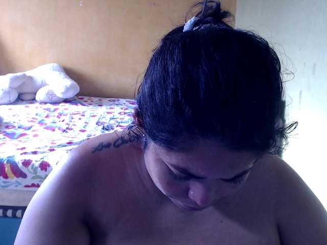 mia-naughty live cam on BongaCams