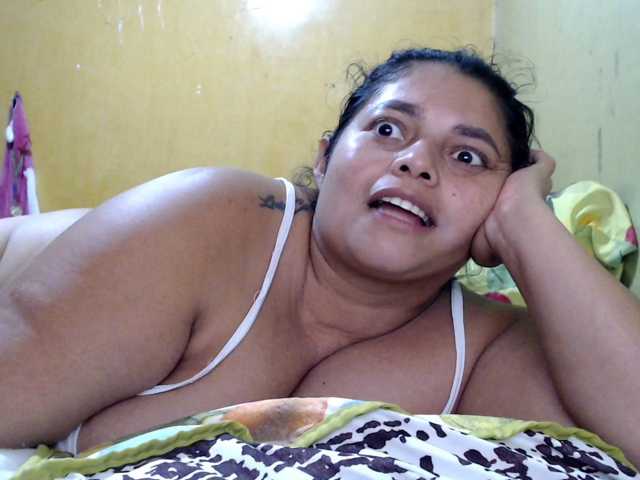 mia-naughty live cam preview