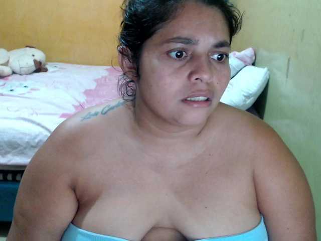 mia-naughty live cam preview