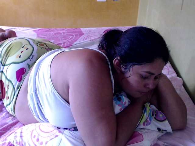 mia-naughty live cam on BongaCams