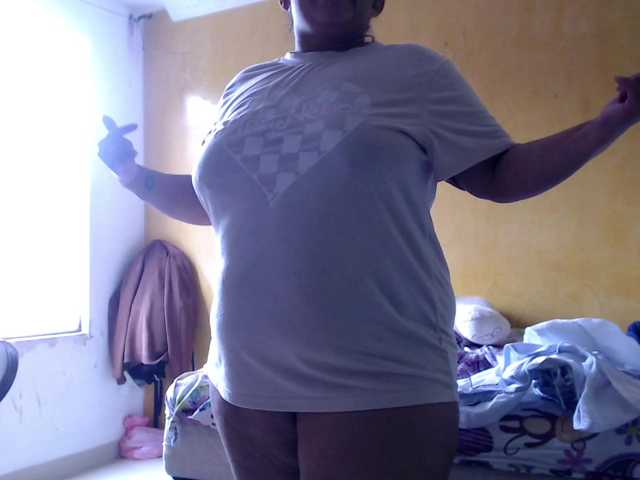 mia-naughty live cam on BongaCams