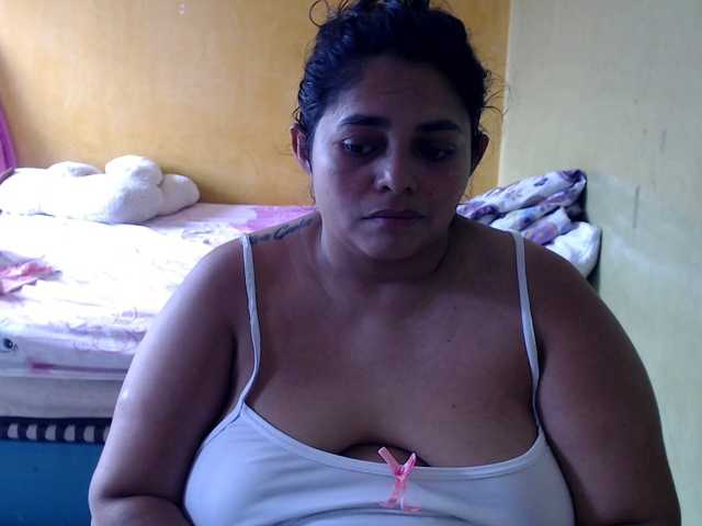 mia-naughty live cam on BongaCams