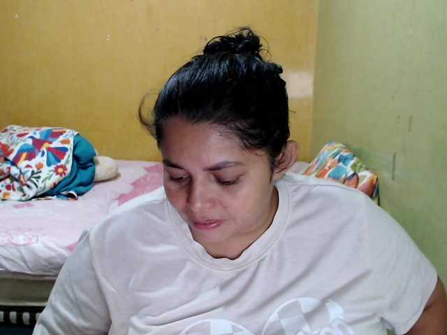 mia-naughty live cam on BongaCams