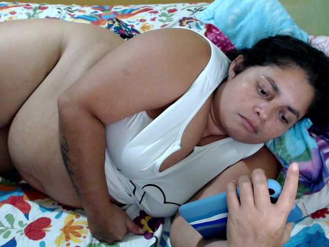 mia-naughty live cam on BongaCams