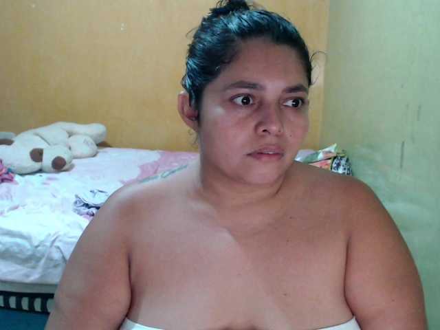mia-naughty live cam on BongaCams