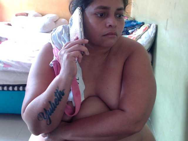mia-naughty live cam on BongaCams