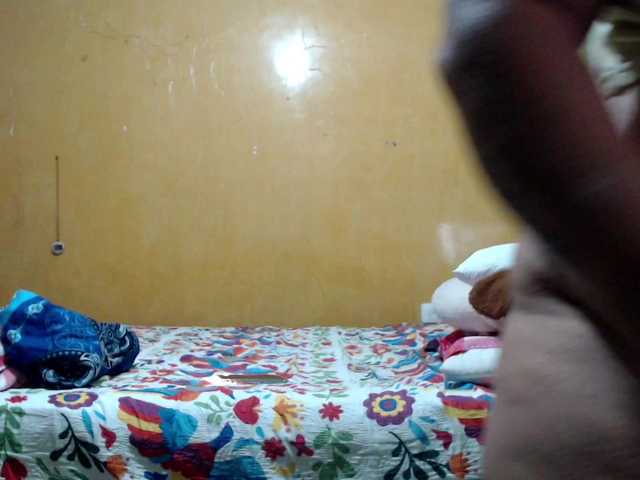 mia-naughty live cam