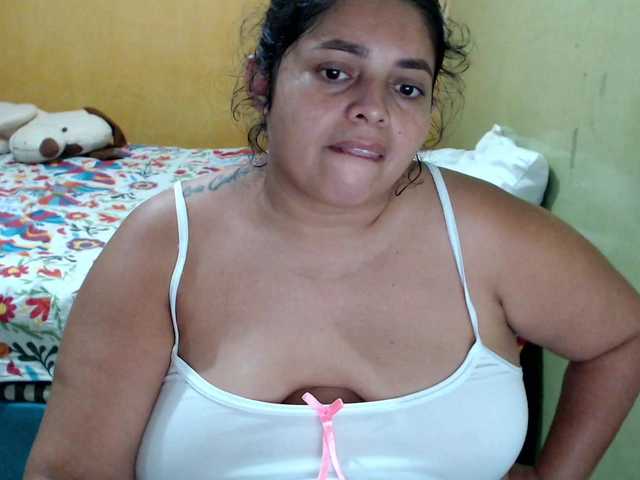 mia-naughty live cam on BongaCams