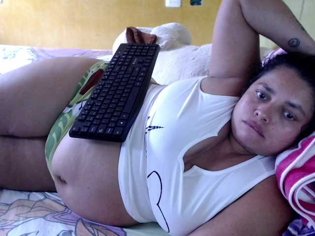 mia-naughty live cam on BongaCams